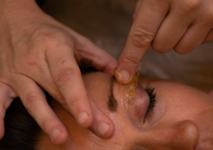 Suikerepilatie WenkbrauwenWenkbrauwen